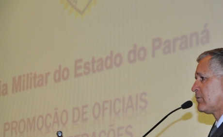 Presidente da ASSOFEPAR, Cel. PM RR Izaías de Farias, discursando na abertura do evento.